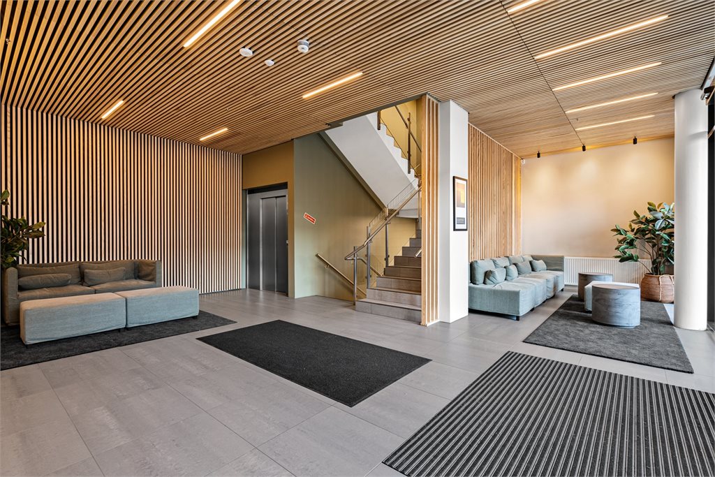 Her tar du heisen opp til din potensielt nye toppleilighet, ses på visning!