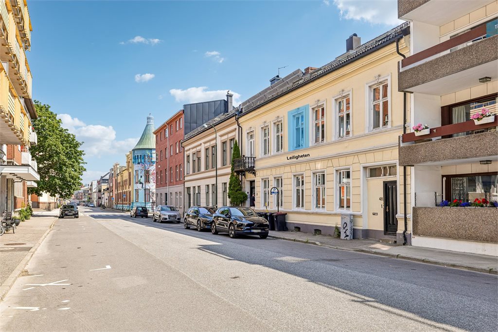 Boligen har en attraktiv og sentral beliggenhet i Kongens gate.