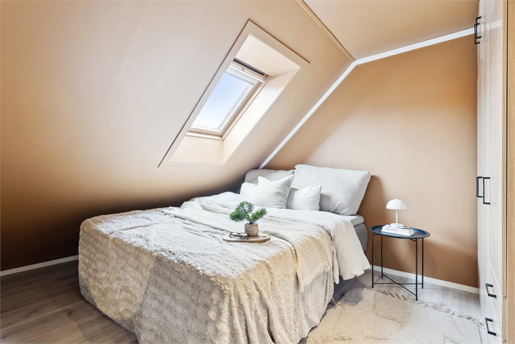 Soverom 3. God plass til dobbeltseng og garderobeskap.