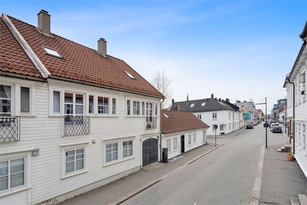 Rolig beliggenhet men likevel gangavstand til alle servicetilbud du trenger i hverdagen.