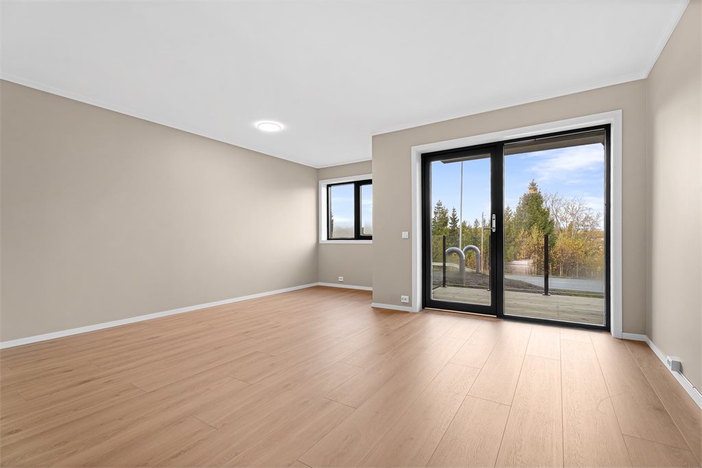 Leilighet 103 i 1. etg koster kr 2.290.000,- + omk. Du kan kjøpe parkeringsplass i p-kjeller for kr 159.000,- 