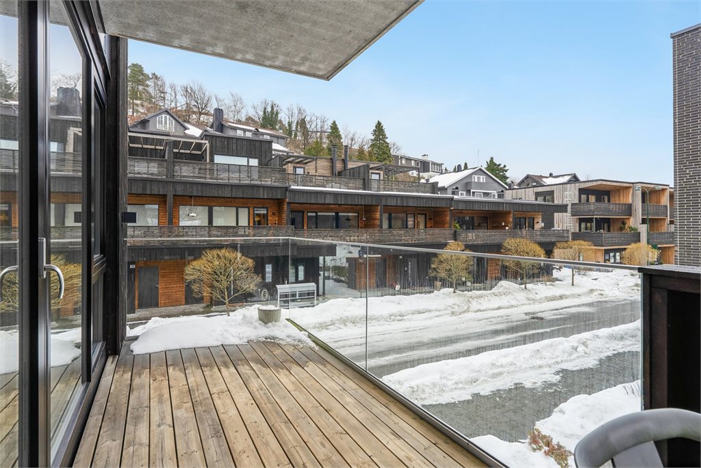 Balkong vist slik den fremgikk februar-26 uten 3-D styling