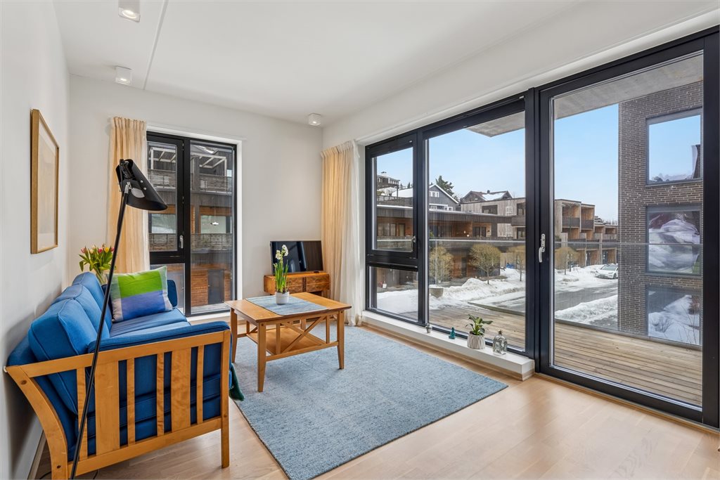 Moderne og stilrent leilighetsbygg med attraktiv hjørneplassering og gode lysforhold.