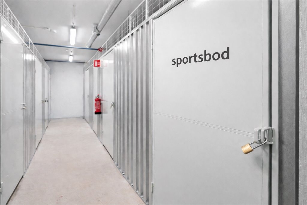 Foto som viser sportsboder i kjelleren 