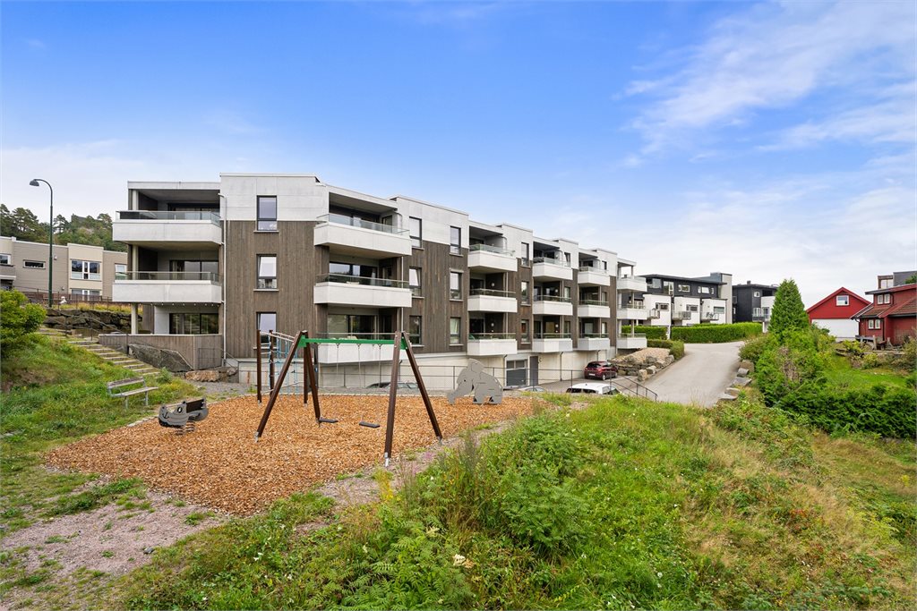 Området er rolig, lite trafikkert og byr på et godt bomiljø med nærhet til flotte turområder.