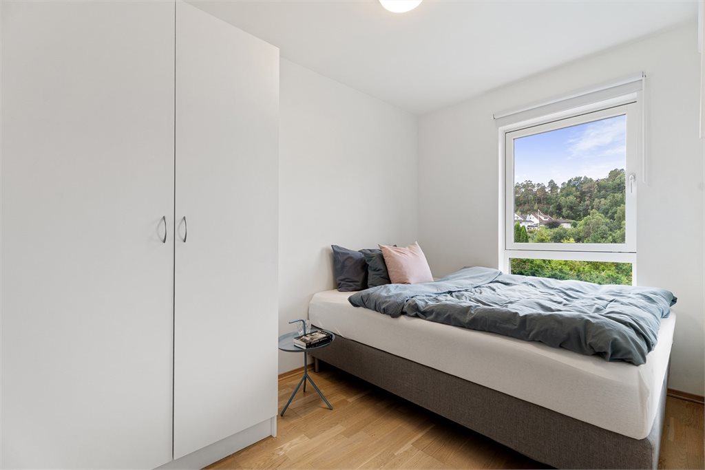 Soverom 2 passer perfekt til gjeste- eller barnerom, også perfekt for hjemmekontor. 