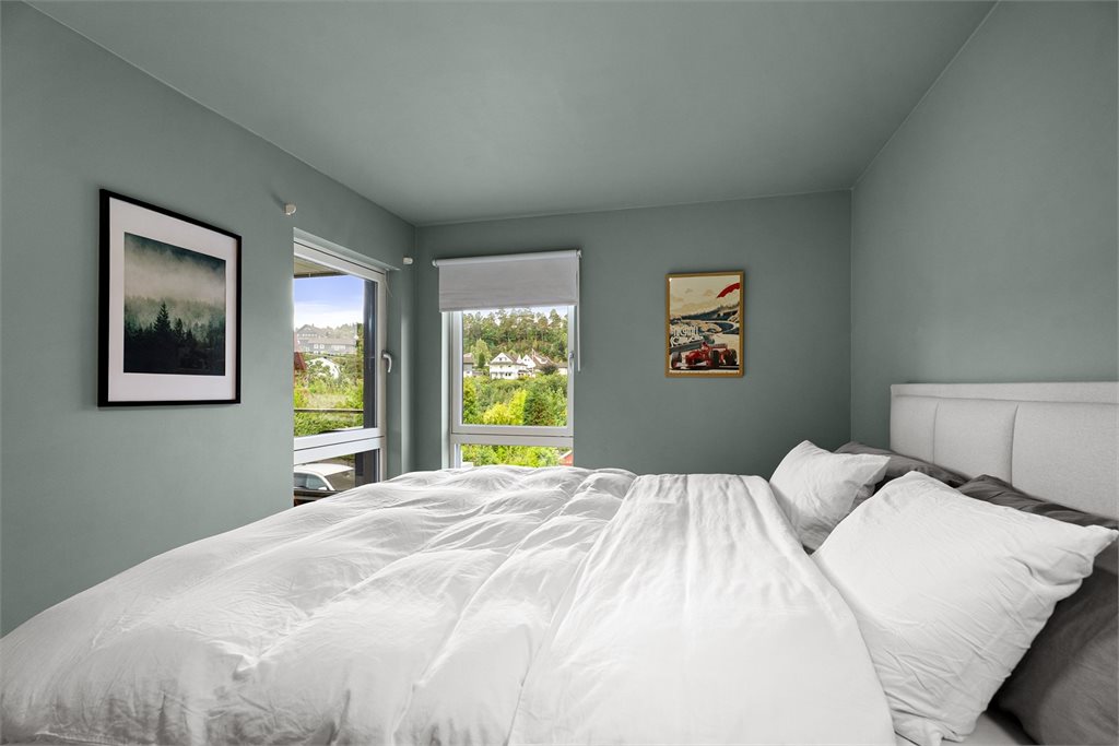 Rommet er malt i en behagelig farge. 