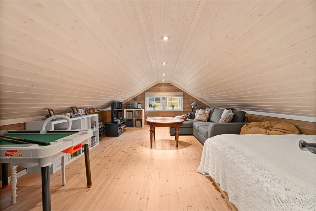 2.etg. Innredet som TV-stue. (Ikke godkjent til varig opphold)