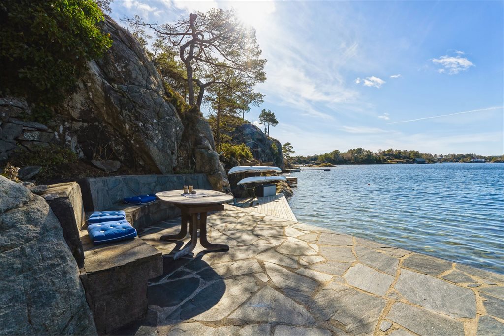 Plassbygd sitteplasser på deler av bryggeanlegget 