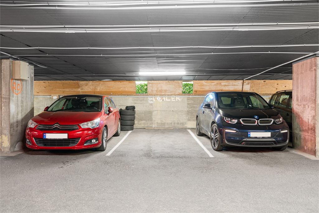 Fast parkeringsplass i parkeringsanlegg