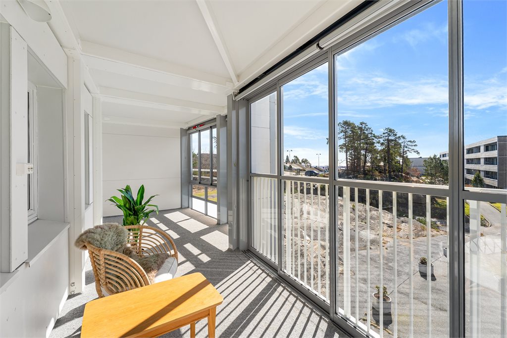 Fire roms andelsleilighet sentralt beliggende med kort avstand til buss, butikk, barnehage, skole etc.