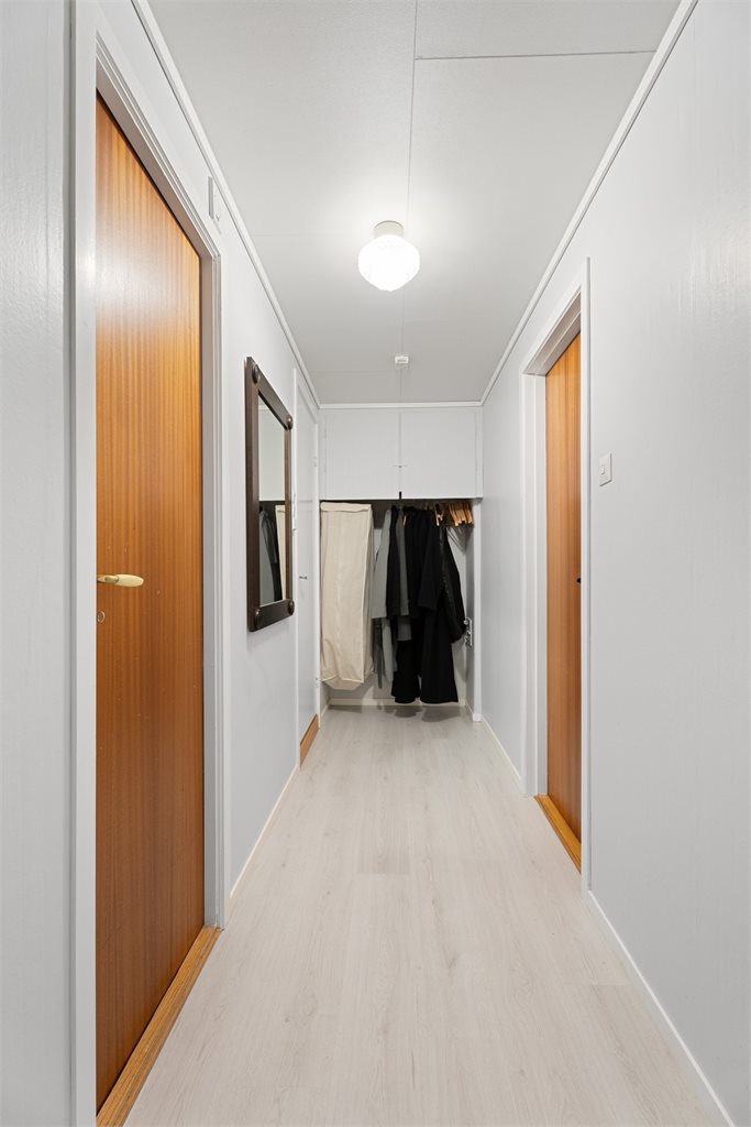 Gang med god plass til oppbevaring

¨