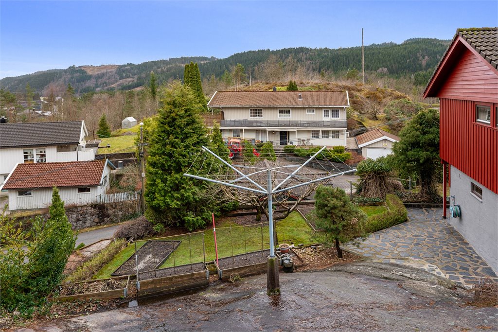 Hage og utearealer med gode solforhold
