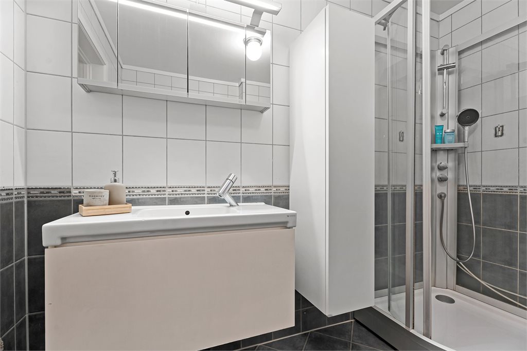 Moderne og ryddig baderomsløsning