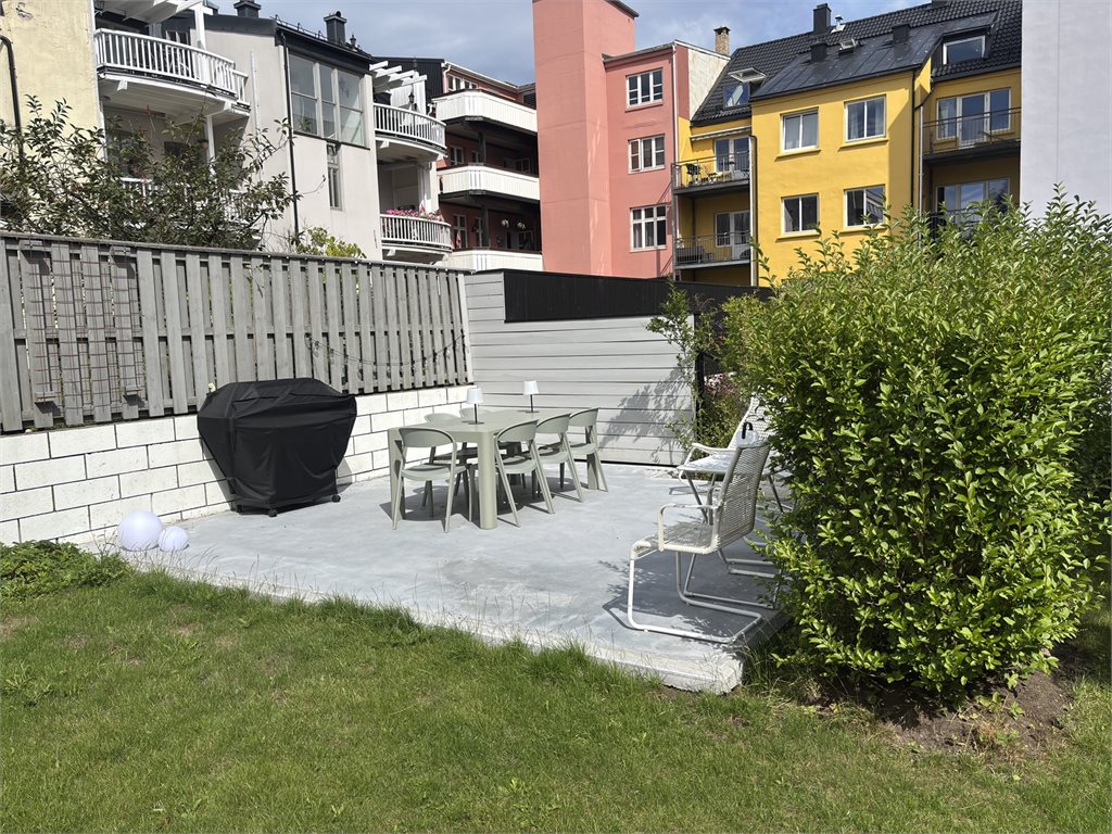 Hyggelig felles oppholdsplass i hagen 