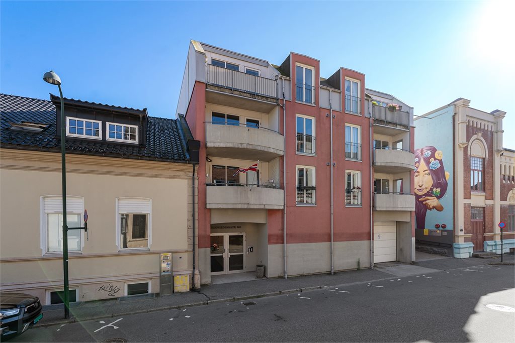 Fasade/ felles inngangsparti fra Kongens gate