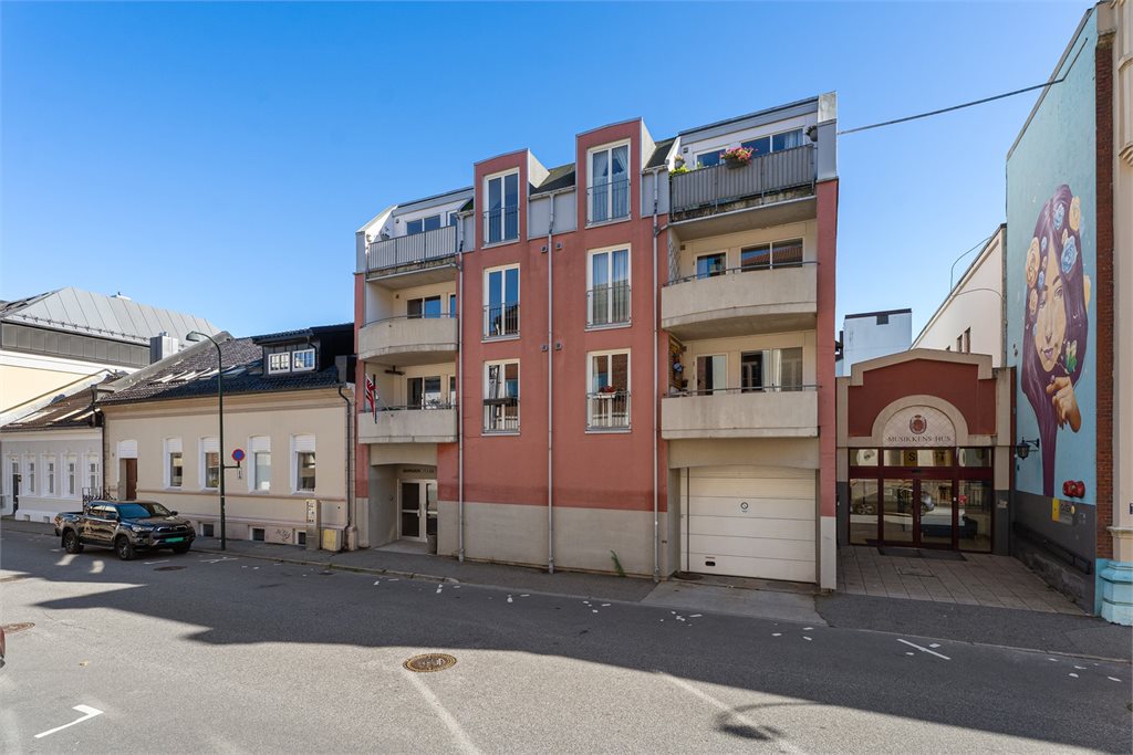 Fasade / felles inngangsparti fra Kongens gate