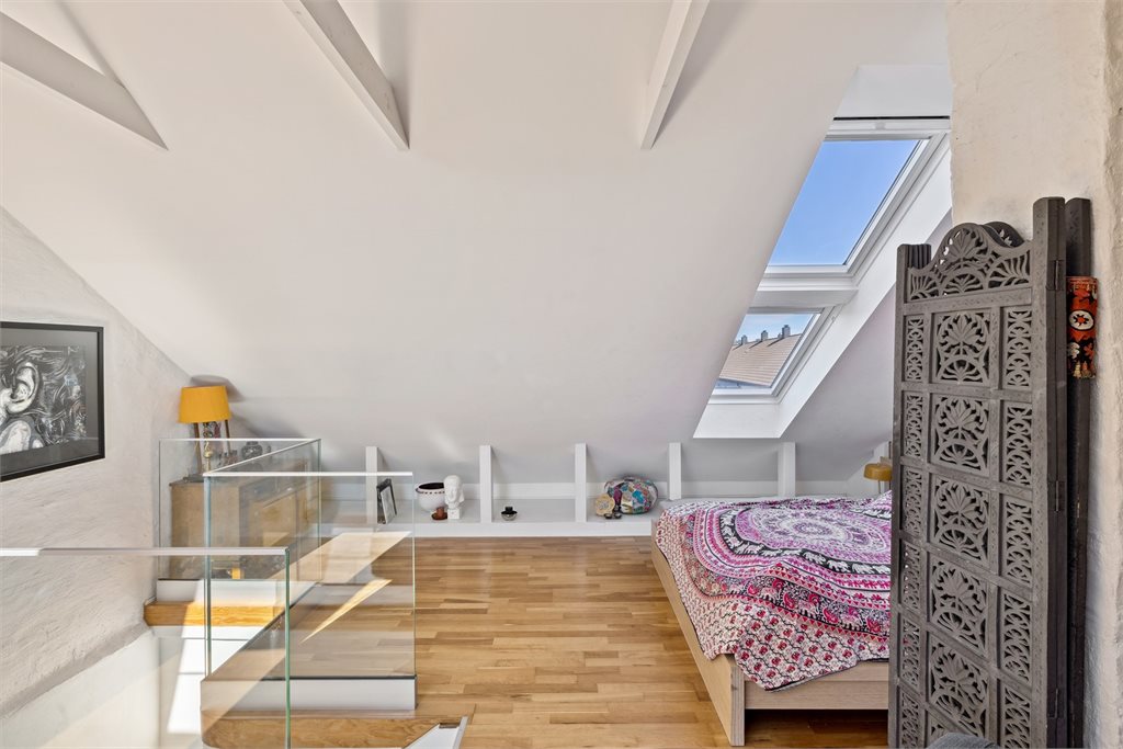 Loftsrom, tt lyst og koselig ekstraoppholdsrom med mange bruksområder.