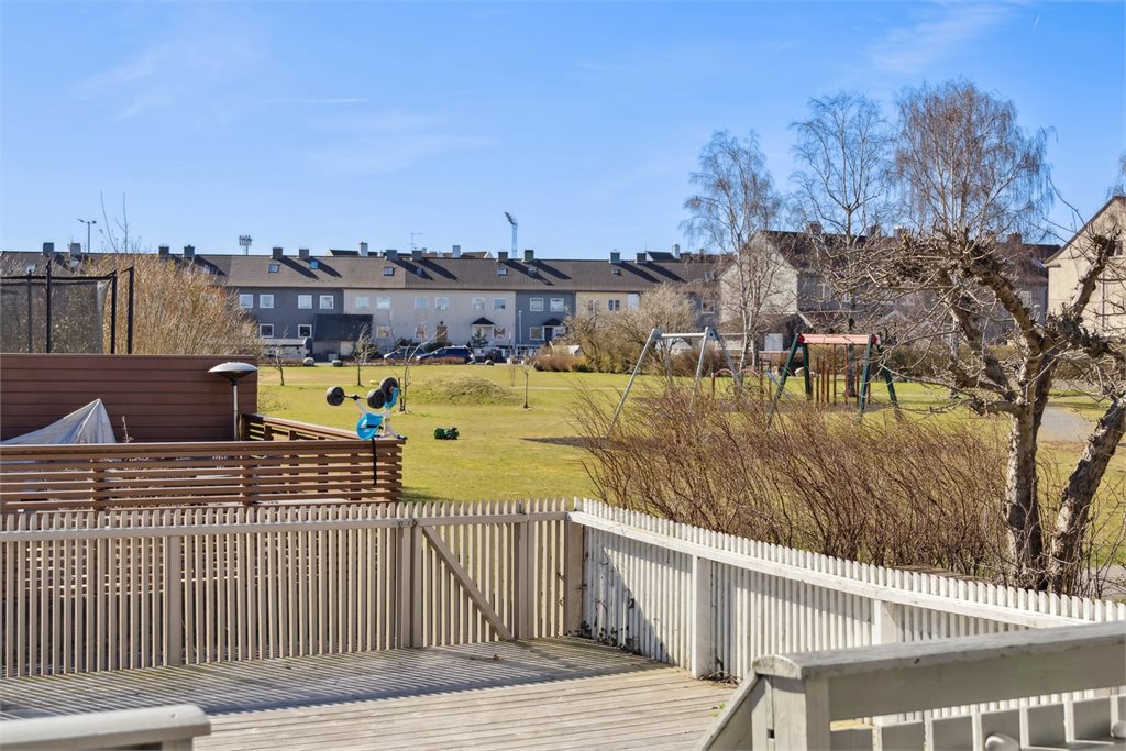 Enkelt og praktisk uteområde – ideelt for deg som ønsker minimalt vedlikehold.