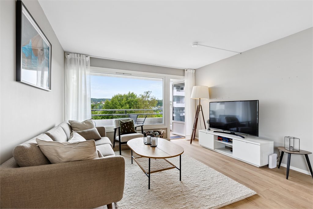 Stor stue med åpen løsning. Du kan møblere den stuen og spisestuen du selv ønsker.