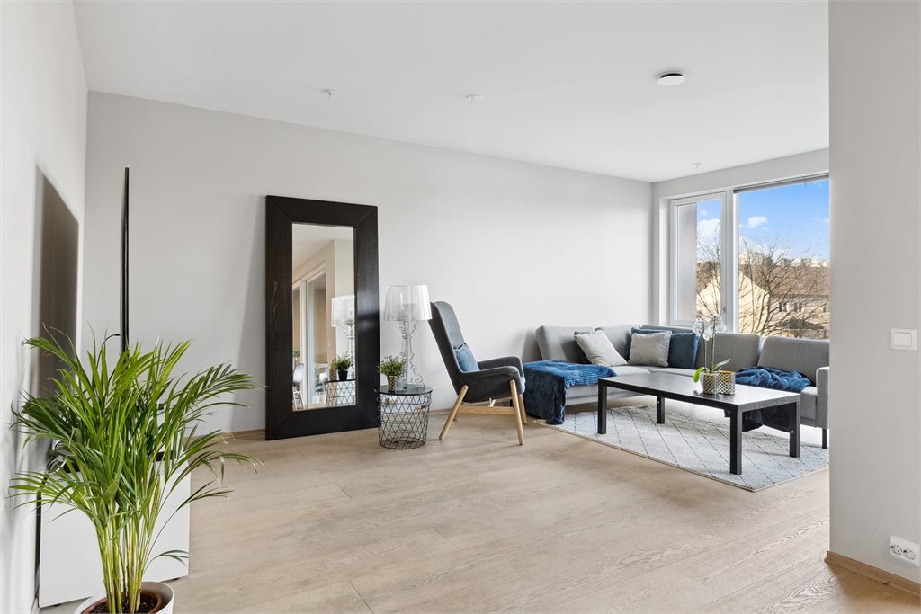 God plass til sofa og tv møblement.