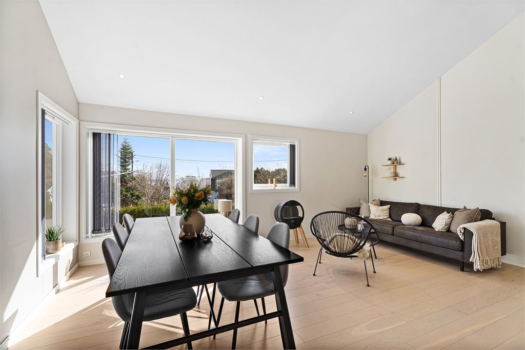 Her kan du nyte måtidene i hyggelige omgivelser med nydelig utsikt.