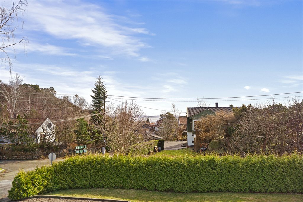 Utsikt fra stuen. Velkommen til visning!!