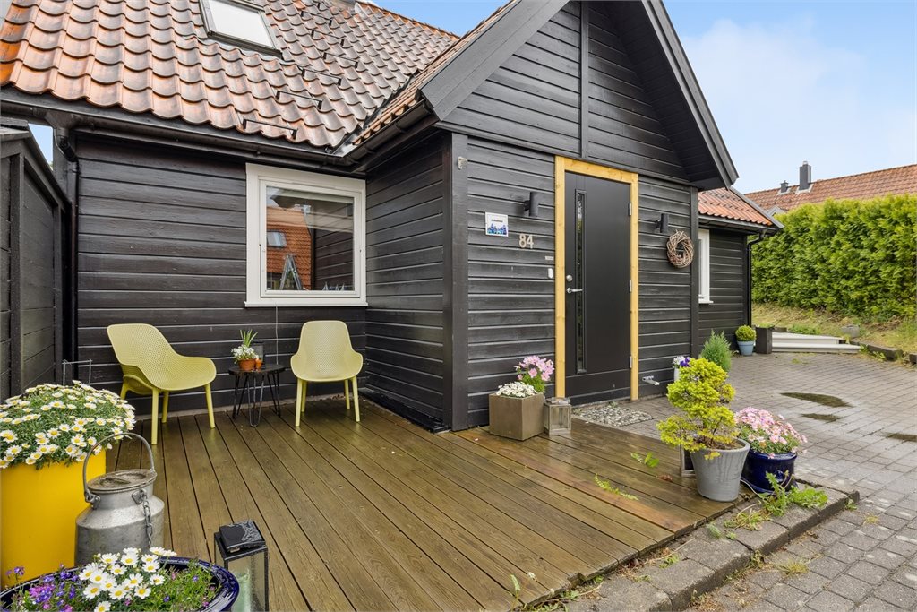 Terrasse ved inngangspartiet