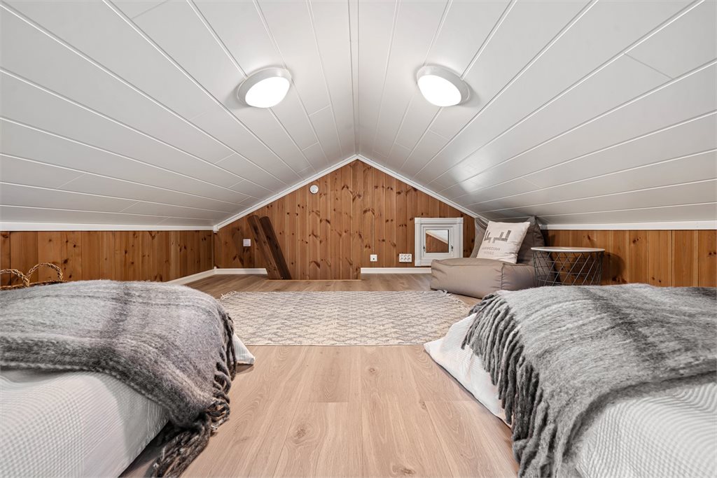 Romslig hems som gir verdifull ekstra plass og flere overnattingsmuligheter.