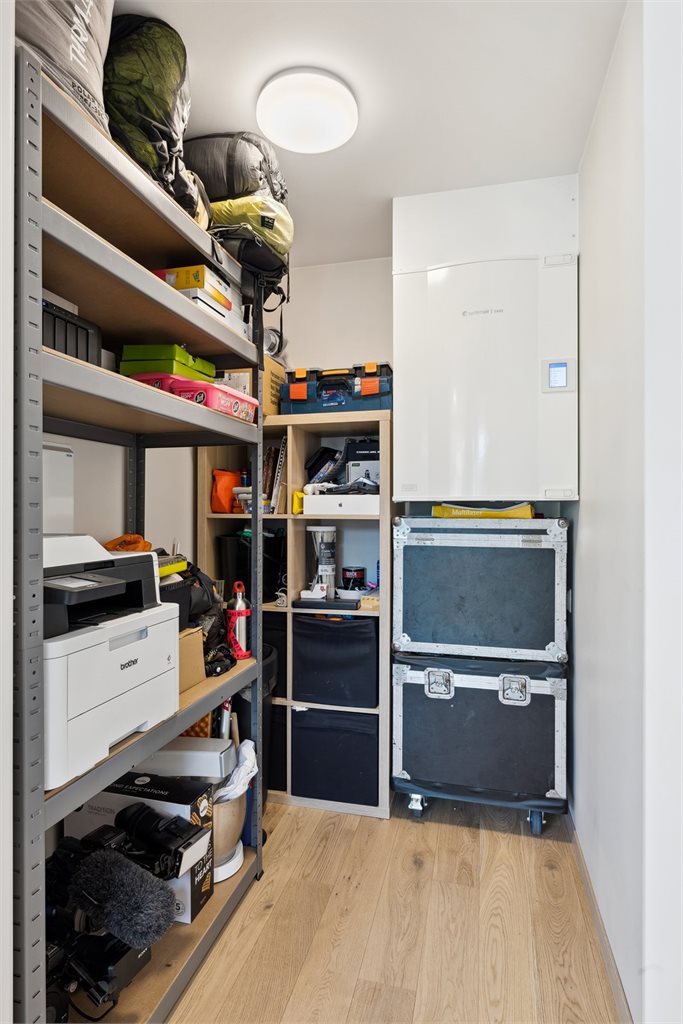 Godt med oppbevaring. Det medfølger også bod i fellesareal i kjeller.