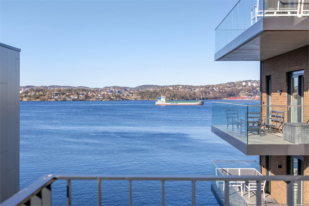 Unik sjøutsikt fra balkong.