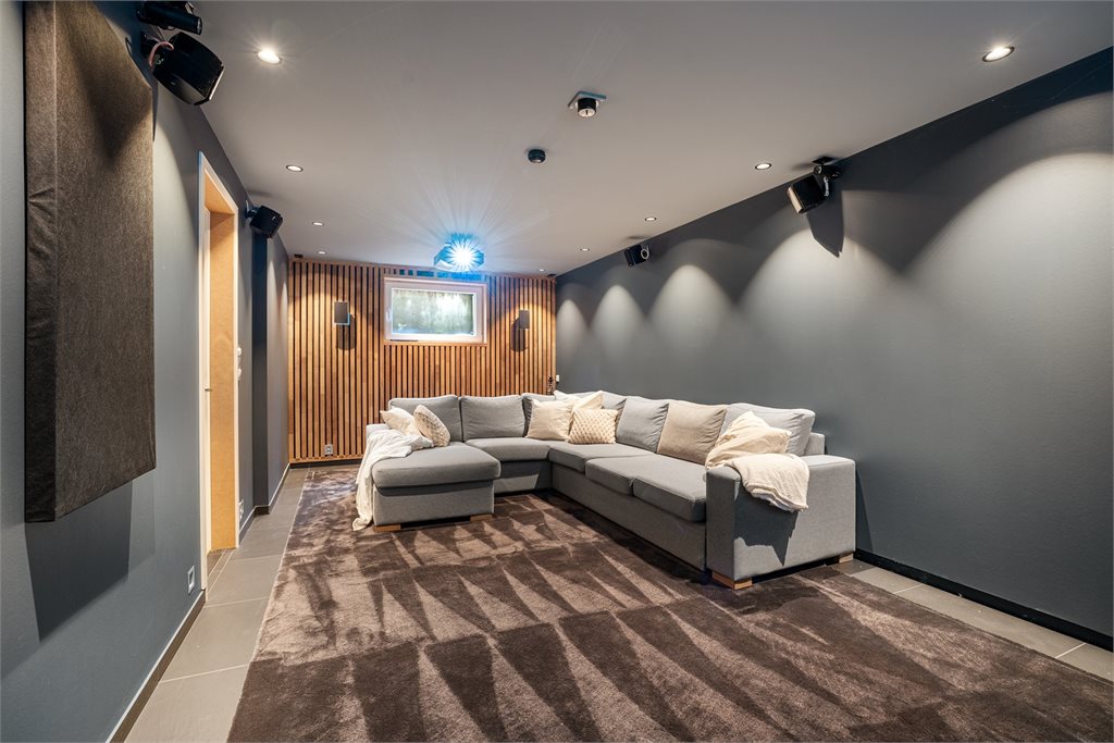 KINO - Godkjent som bod, ikke bruksendret til rom for varig opphold/stue