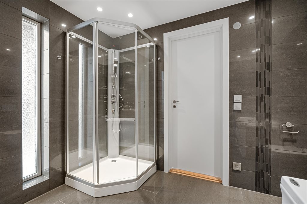 Dusjhjørne med glassvegger
