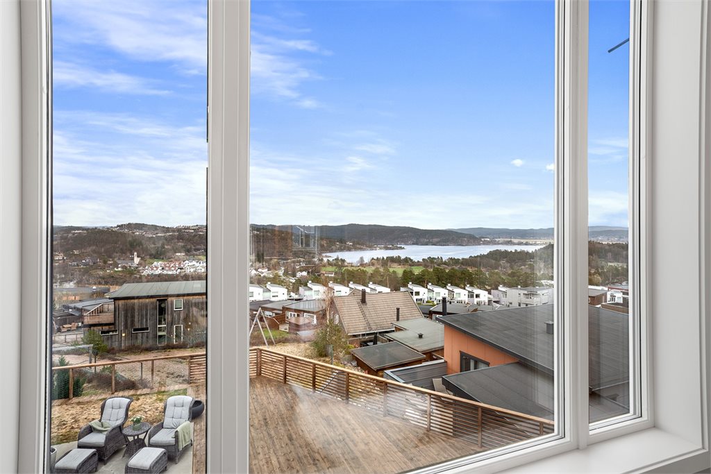 Utsikt fra bolig – terrasse og nærområde
