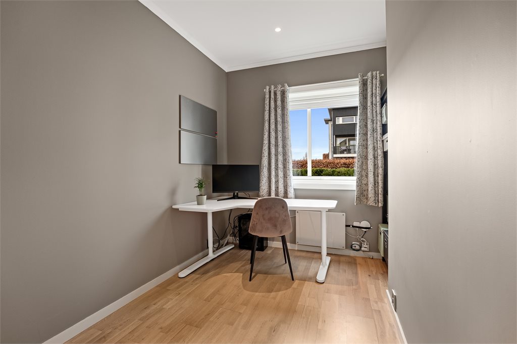 Arbeidsrom / hjemmekontor med naturlig lys
