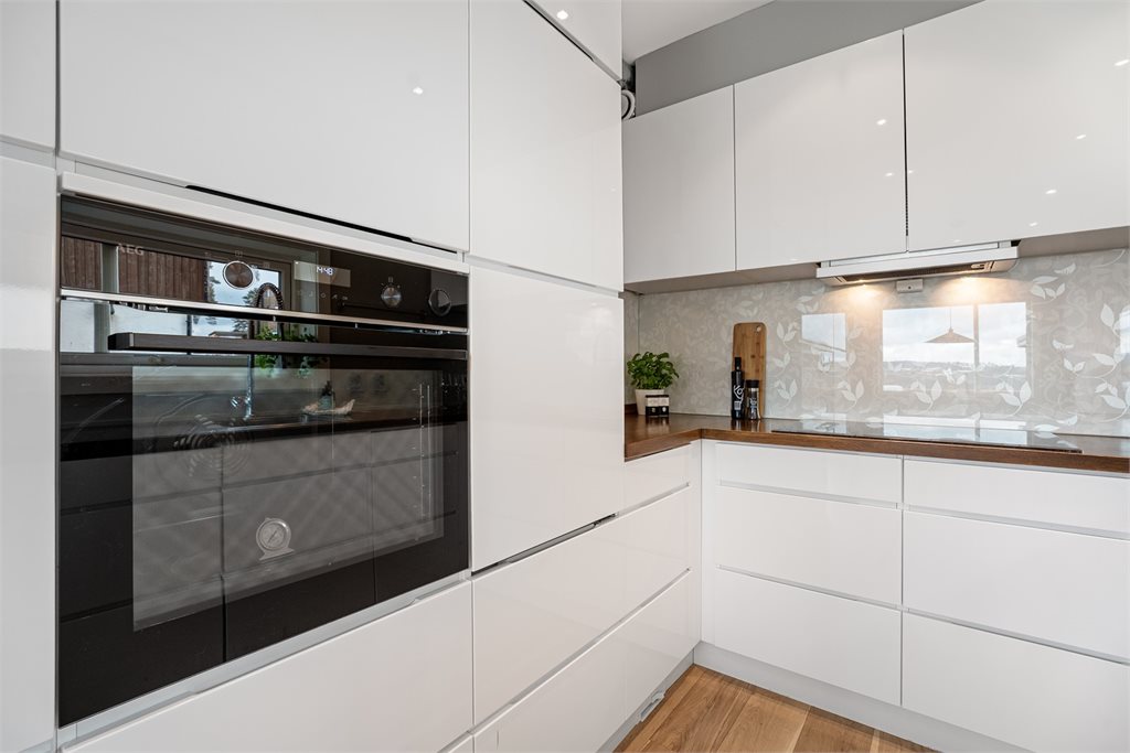 Detalj fra kjøkken med stilrene løsninger
