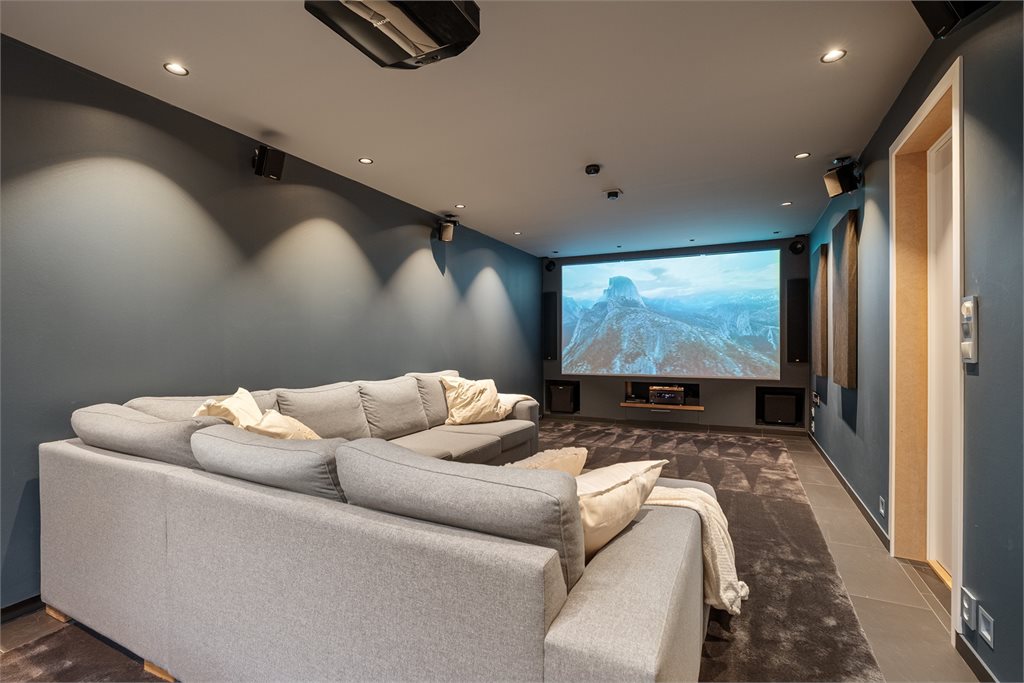 KINO - Godkjent som bod, ikke bruksendret til rom for varig opphold/stue