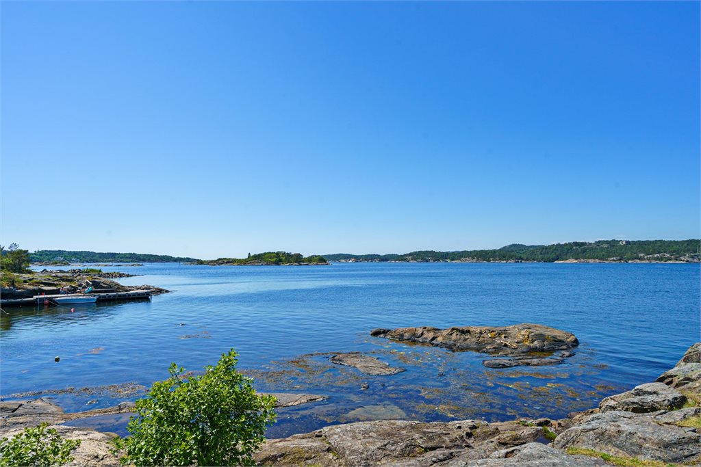 Her våkner du til bølgeskvulp og morgensol over skjærgården