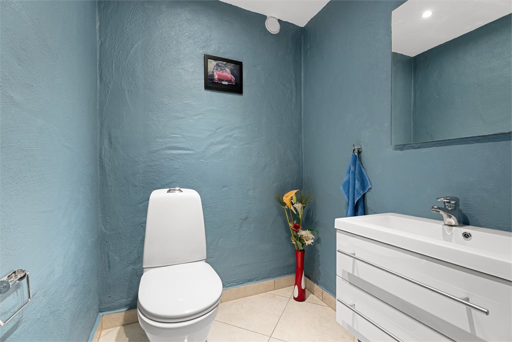 Toalettrom i underetasjen