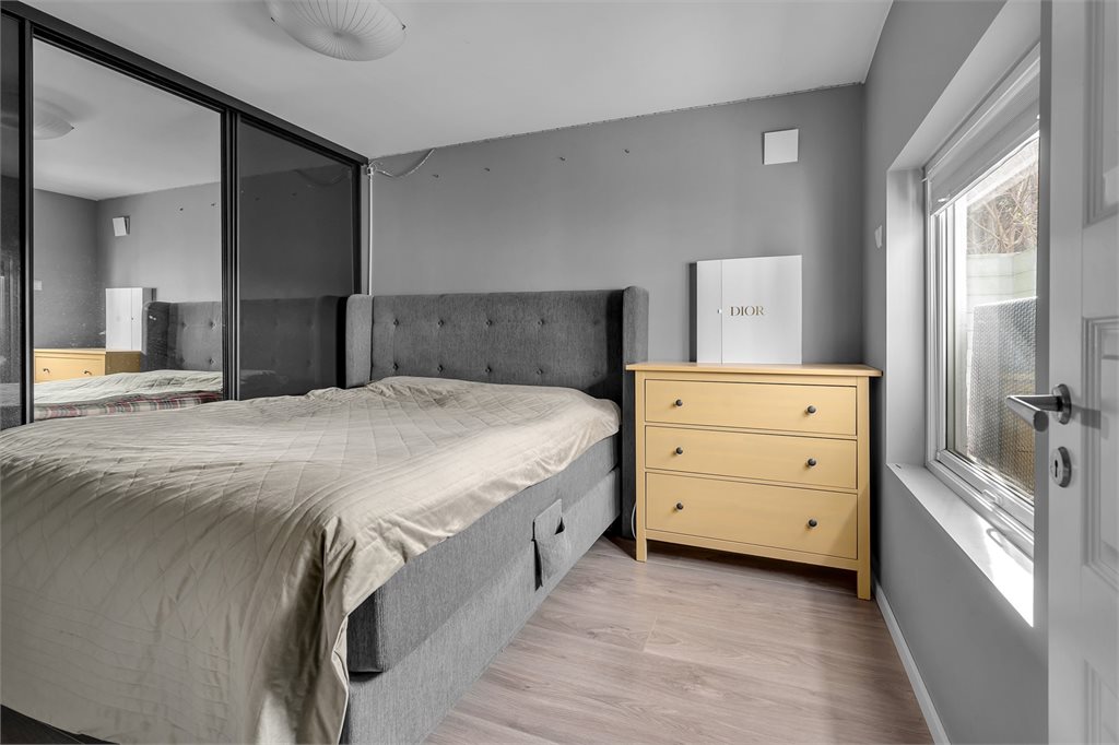 Hovedsoverom med god plass til dobbelseng.