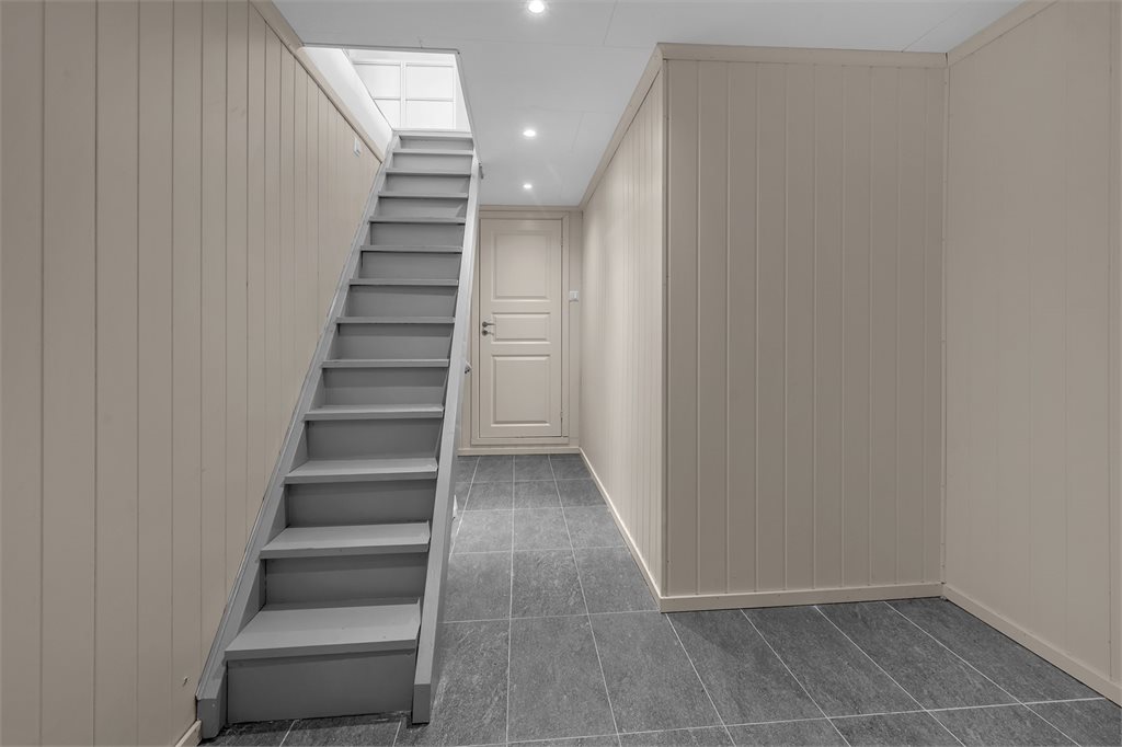 Trapp ned til underetasje