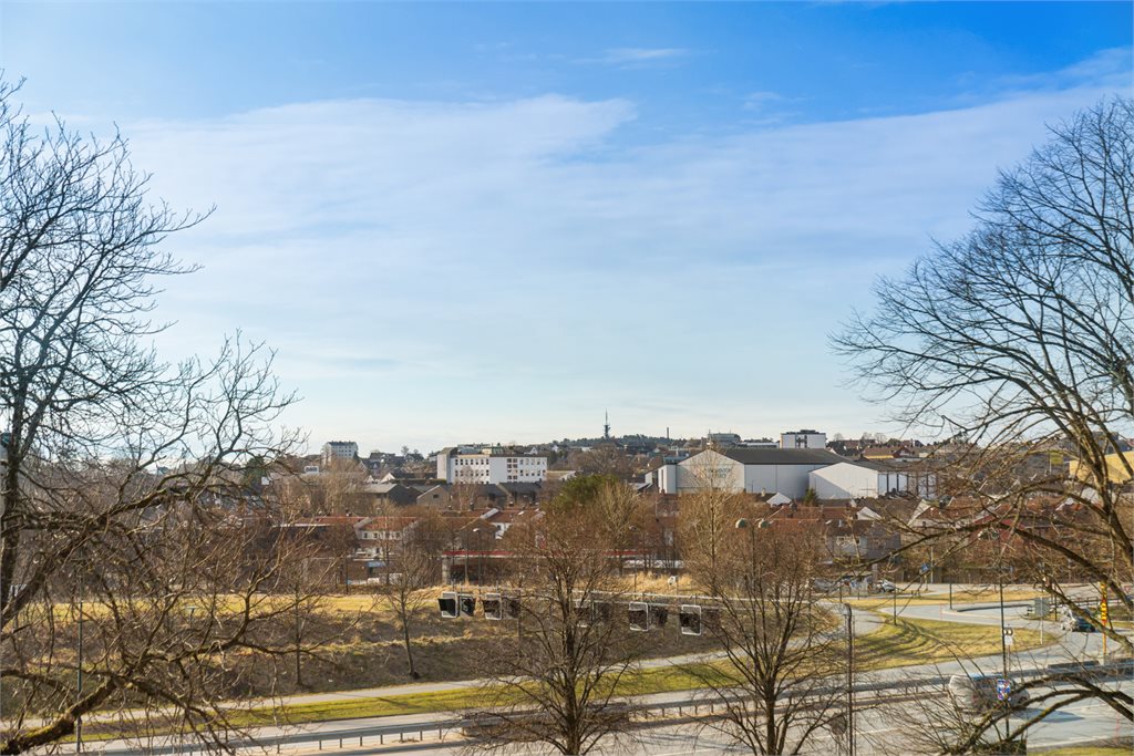 En leilighet med ypperlig beliggenhet for deg som ønsker å bo med nærhet til det meste. Gangavstand til UiA. I tillegg er det kort avstand til det fantastiske turområdet Jegersberg og badestrand ved 
Vollevannet.