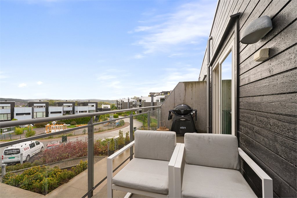 På denne altanen kan du nye kaffen i morgensolen!