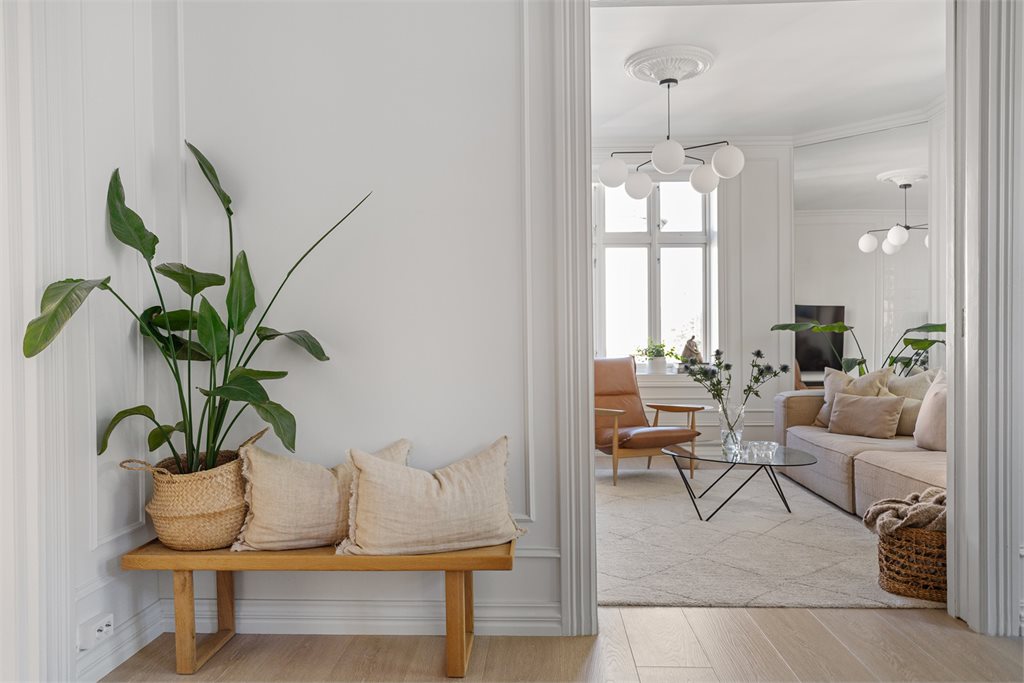 105 m² hvor romfølelse, lys og gjennomførte materialvalg skaper en bolig det er lett å bli begeistret for.