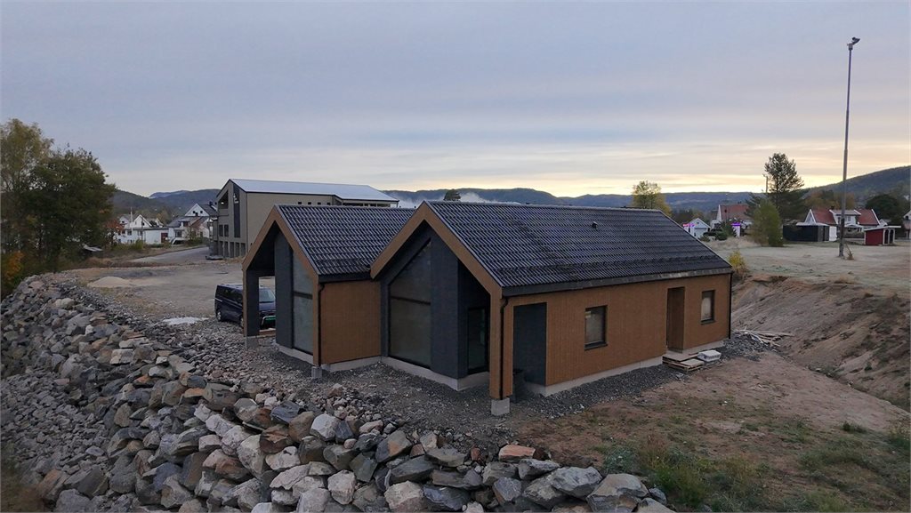 Hver bolig leveres nøkkelferdig med lyse, tidsriktige overflater og materialvalg i god kvalitet. 