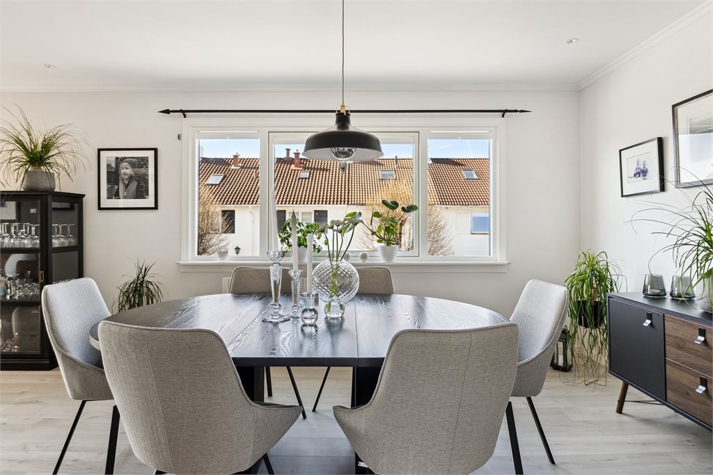 Spisestue med kort avstand til kjøkkenet