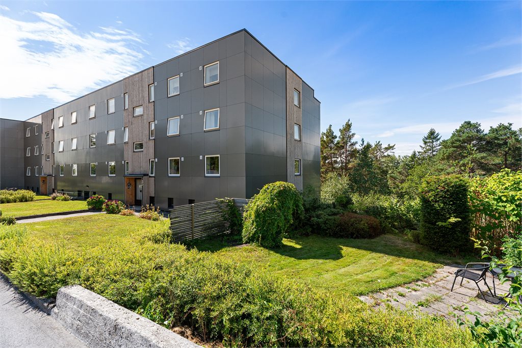 Leiligheten har beliggenhet på enden som gjør at du får ekstra vindu på kortsiden, mer lys innslipp.