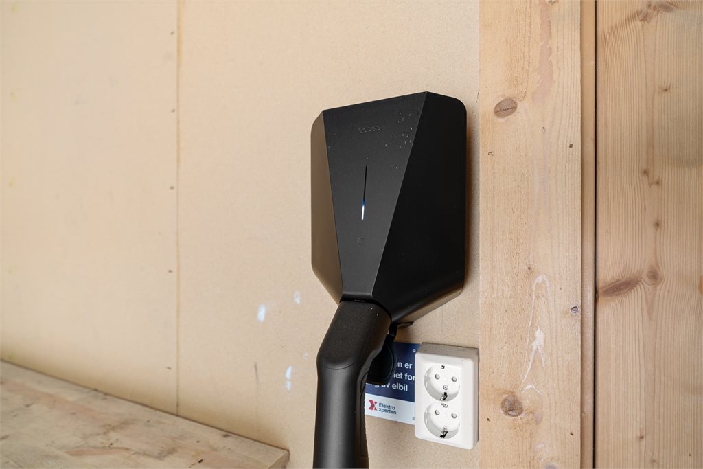 Egen elbillader installert i garasjeanlegget