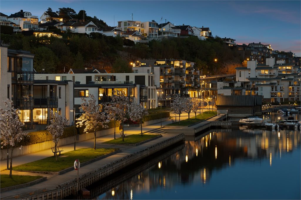 Området er kjent for sin rolige men sentrale beliggenhet. Det er kort avstand til det meste du trenger i hverdagen.