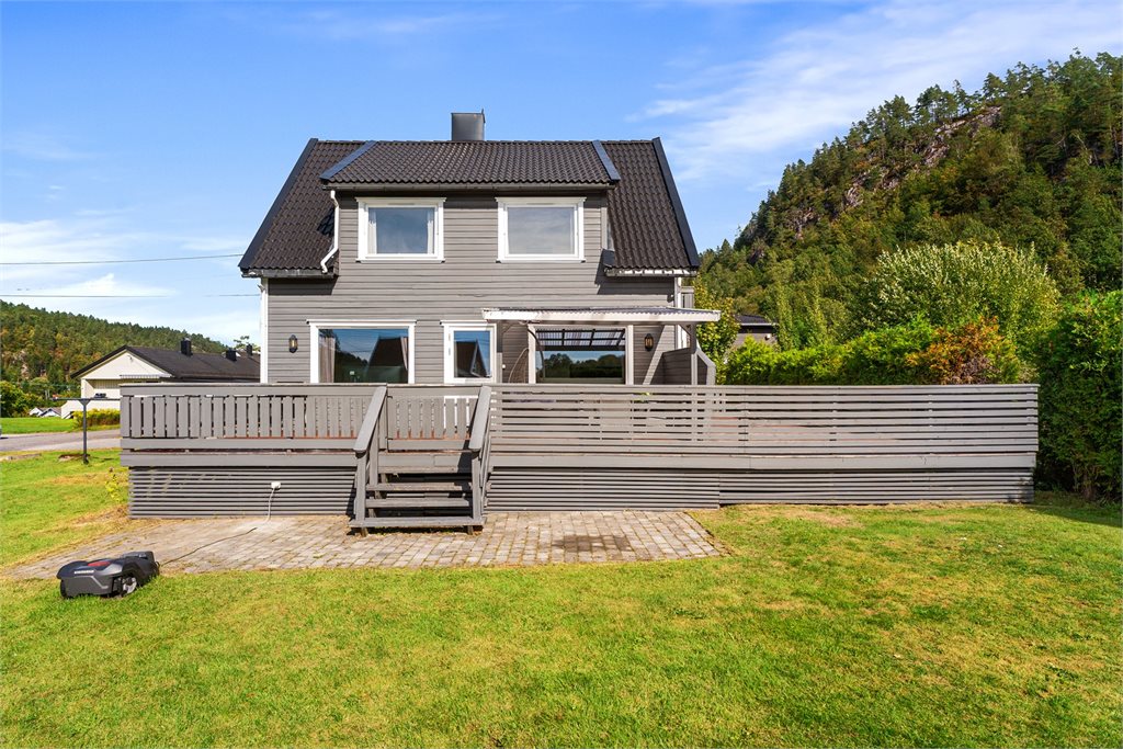 Boligen går over tre plan og har BRA-i på 169 m²